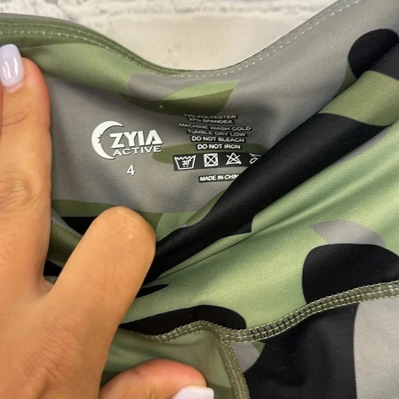 Zyia Light n Tight camo legging with pockets size 4 EUC - Picture 5 of 6